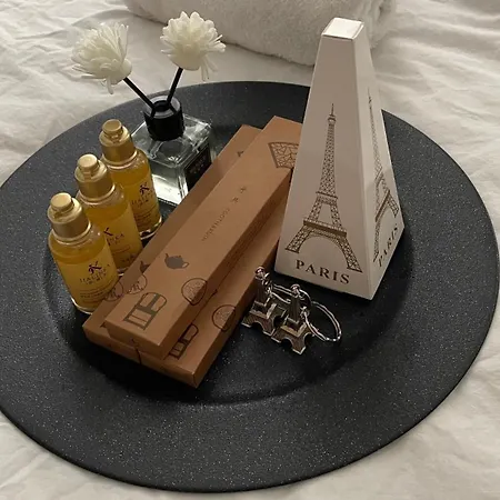 Poetic - Cozy In 2nd Apartment Paris